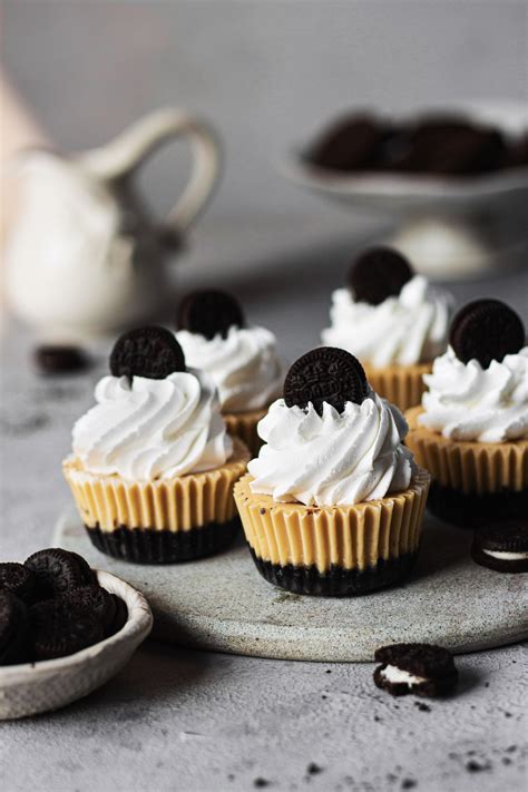 Indulgent Fudge Swirled Oreo Cheesecake Cupcakes